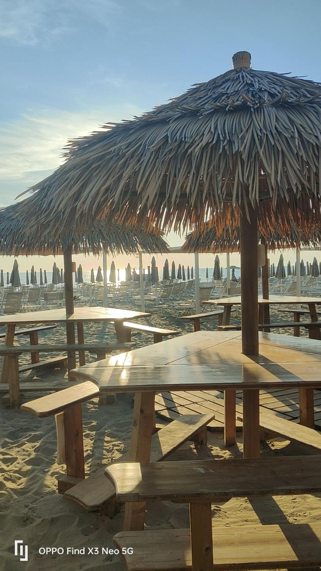 Sea Beach Relax Tirrenia Eksteriør bilde